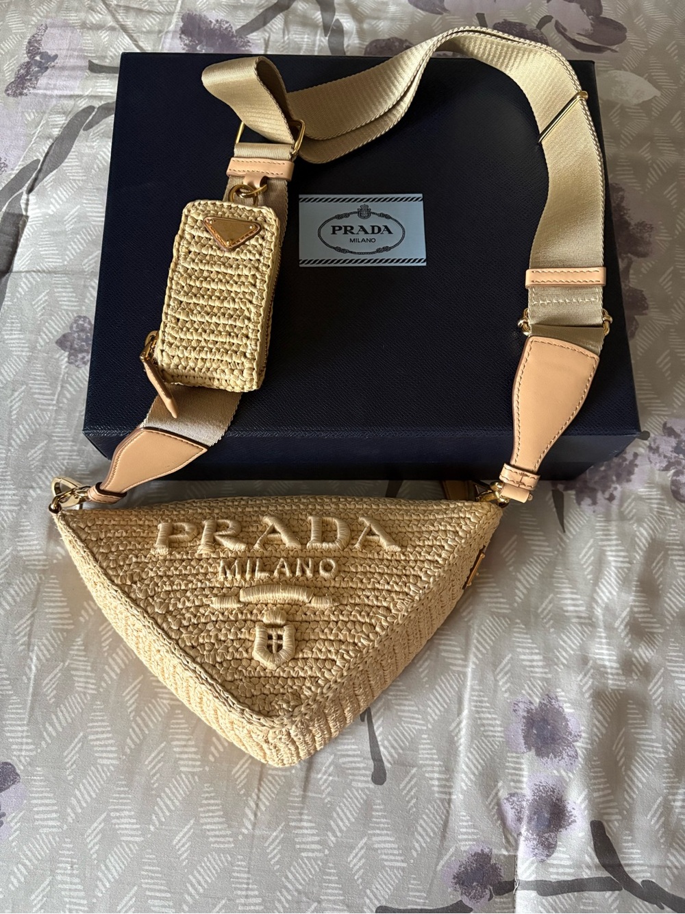 Prada triangle raffia bag - Picture 8 of 8